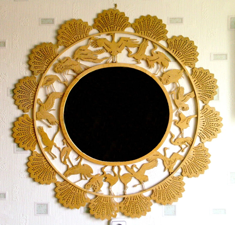 Round wooden wall mirror Crane Dance